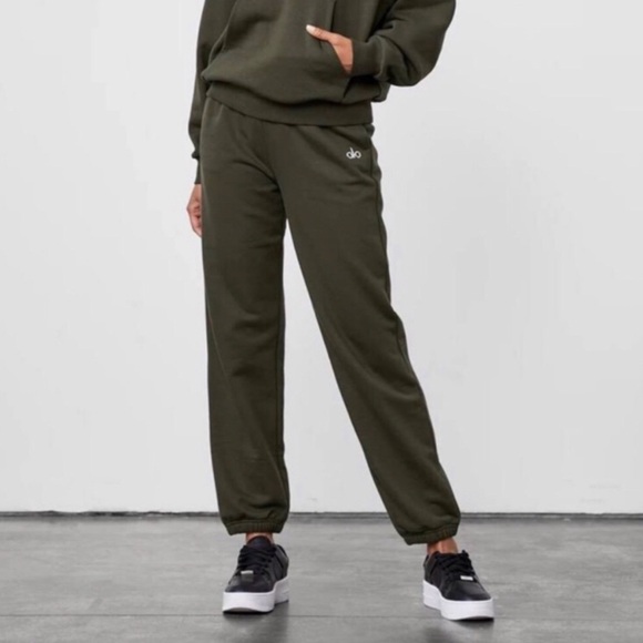 Alo Yoga Accolade Sweatpant Dark Olive M - Picture 13 of 14